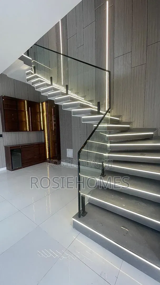 5bdrm Duplex in Osapa London for sale