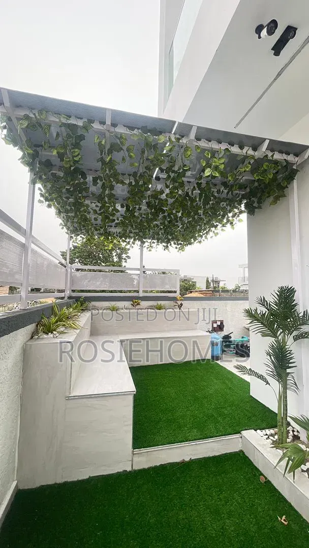 5bdrm Duplex in Osapa London for sale
