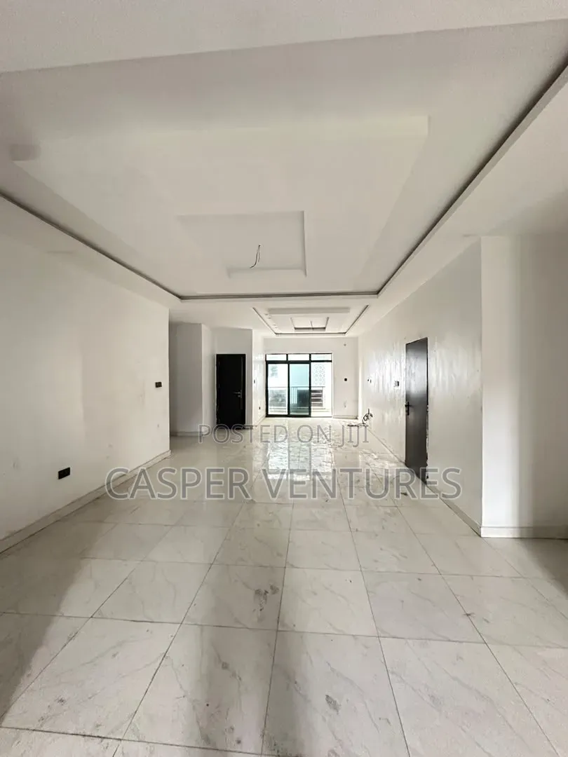 3bdrm Apartment in Meadow, Ikate for sale