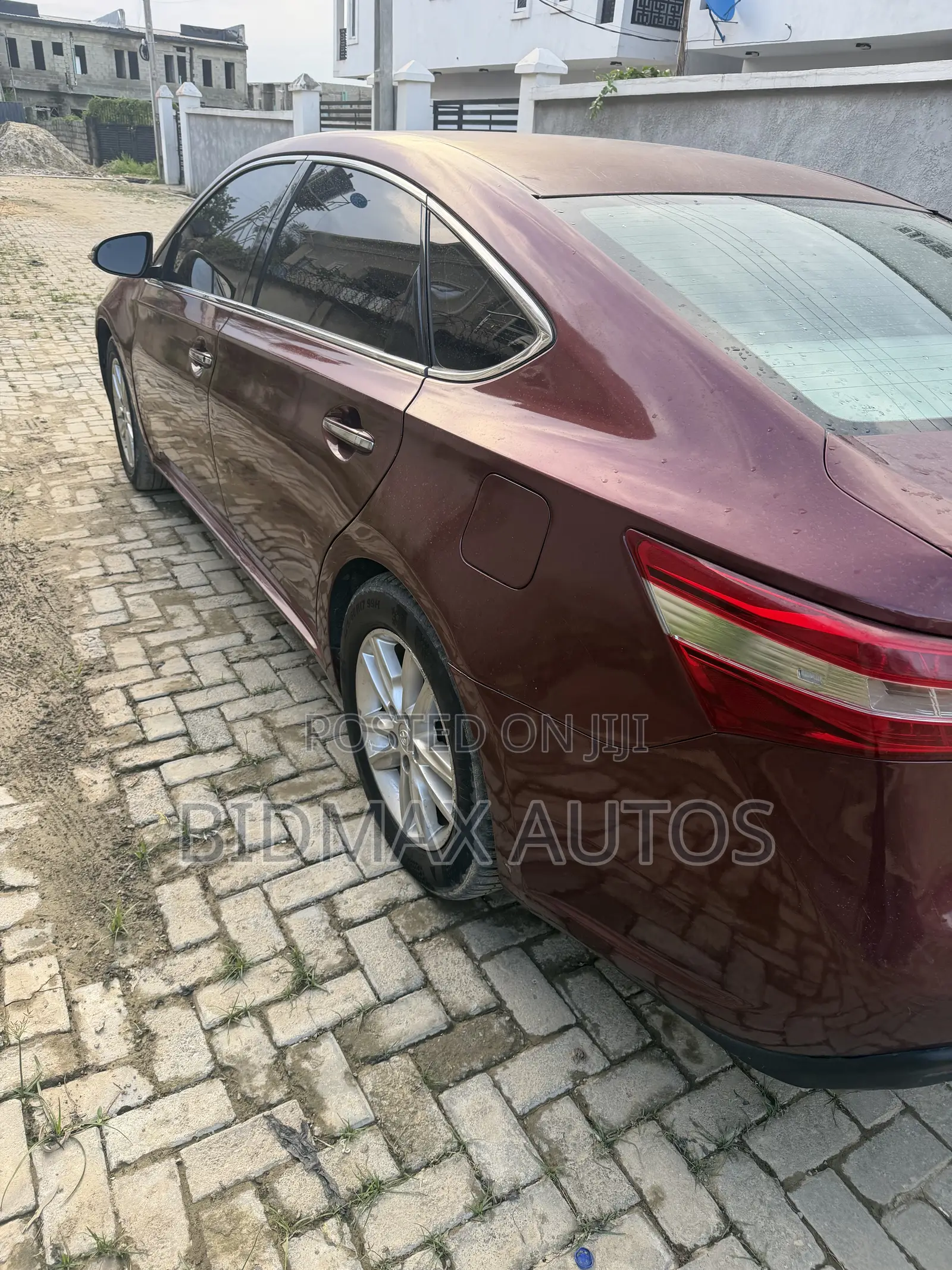 Toyota Avalon Limited Sedan FWD (3.5L 6cyl 6A) 2013 Burgundy