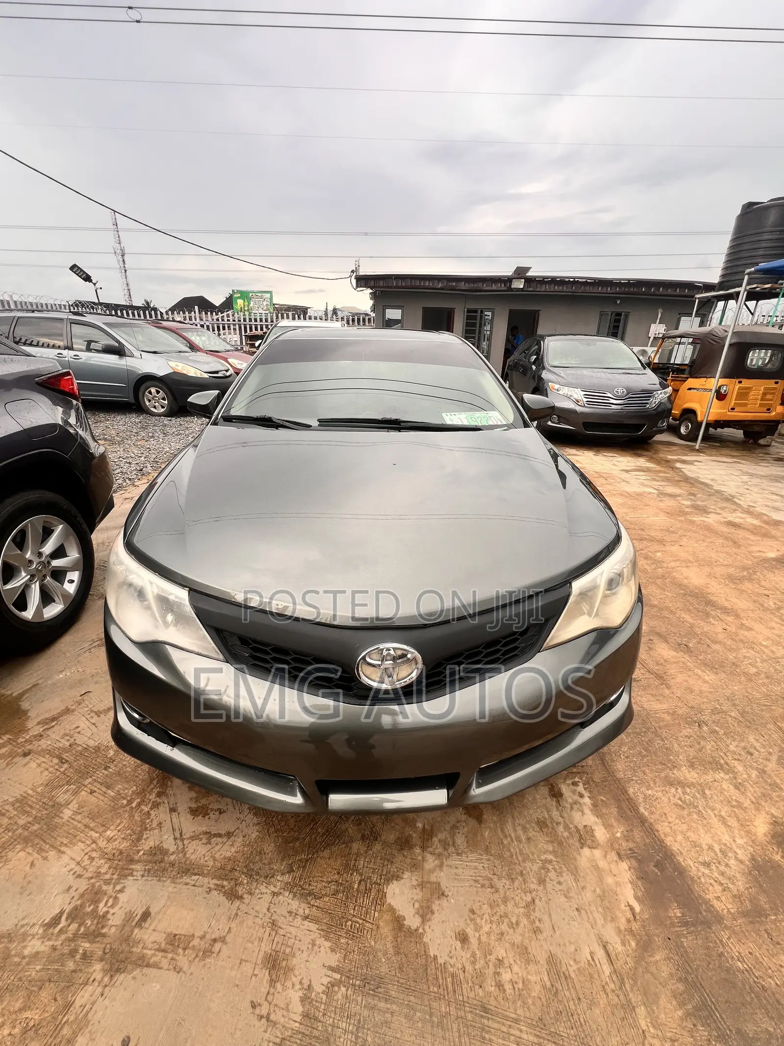 Toyota Camry XLE V6 4dr Sedan (3.5L 6cyl 6A) 2013
