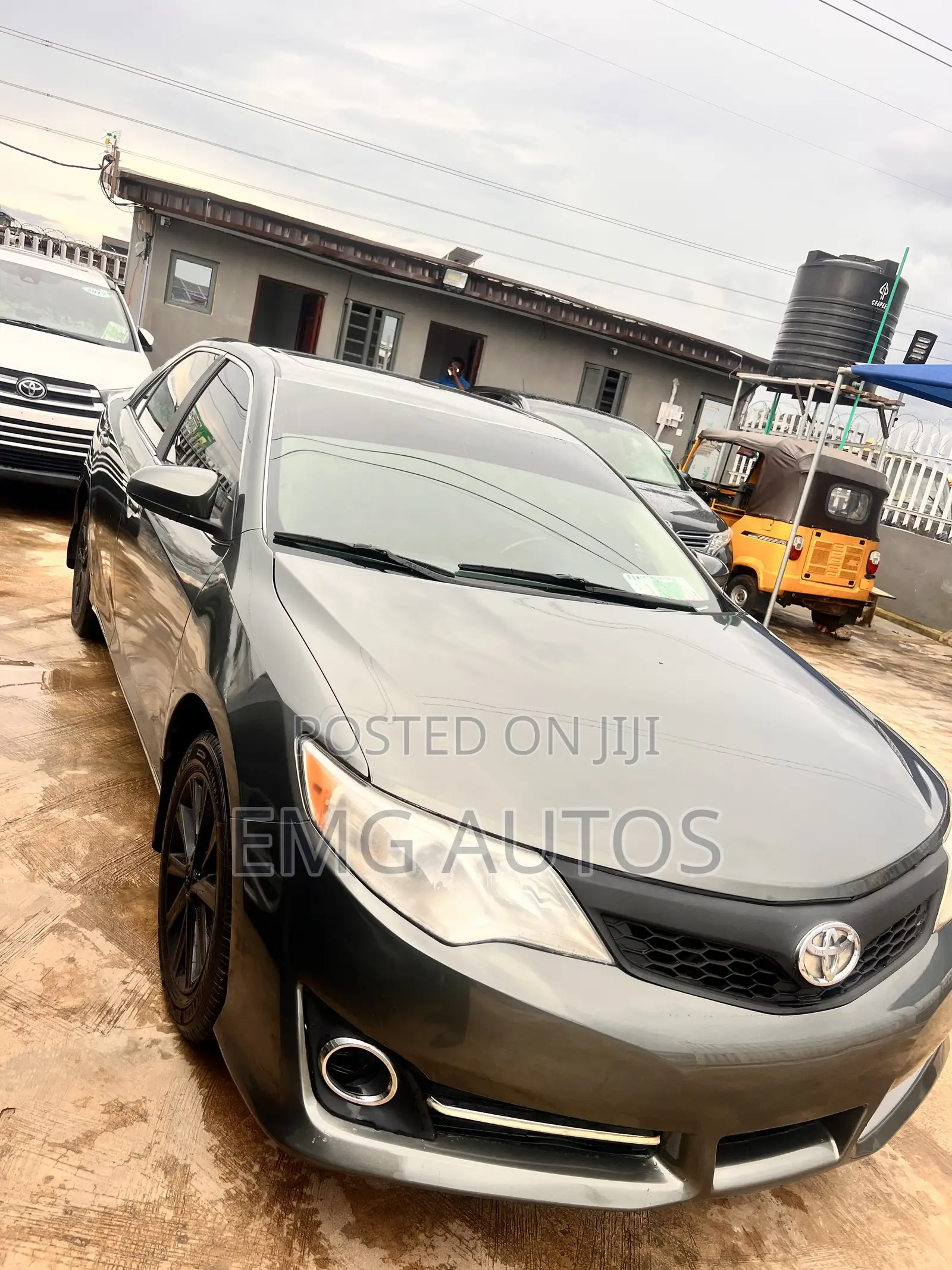 Toyota Camry XLE V6 4dr Sedan (3.5L 6cyl 6A) 2013