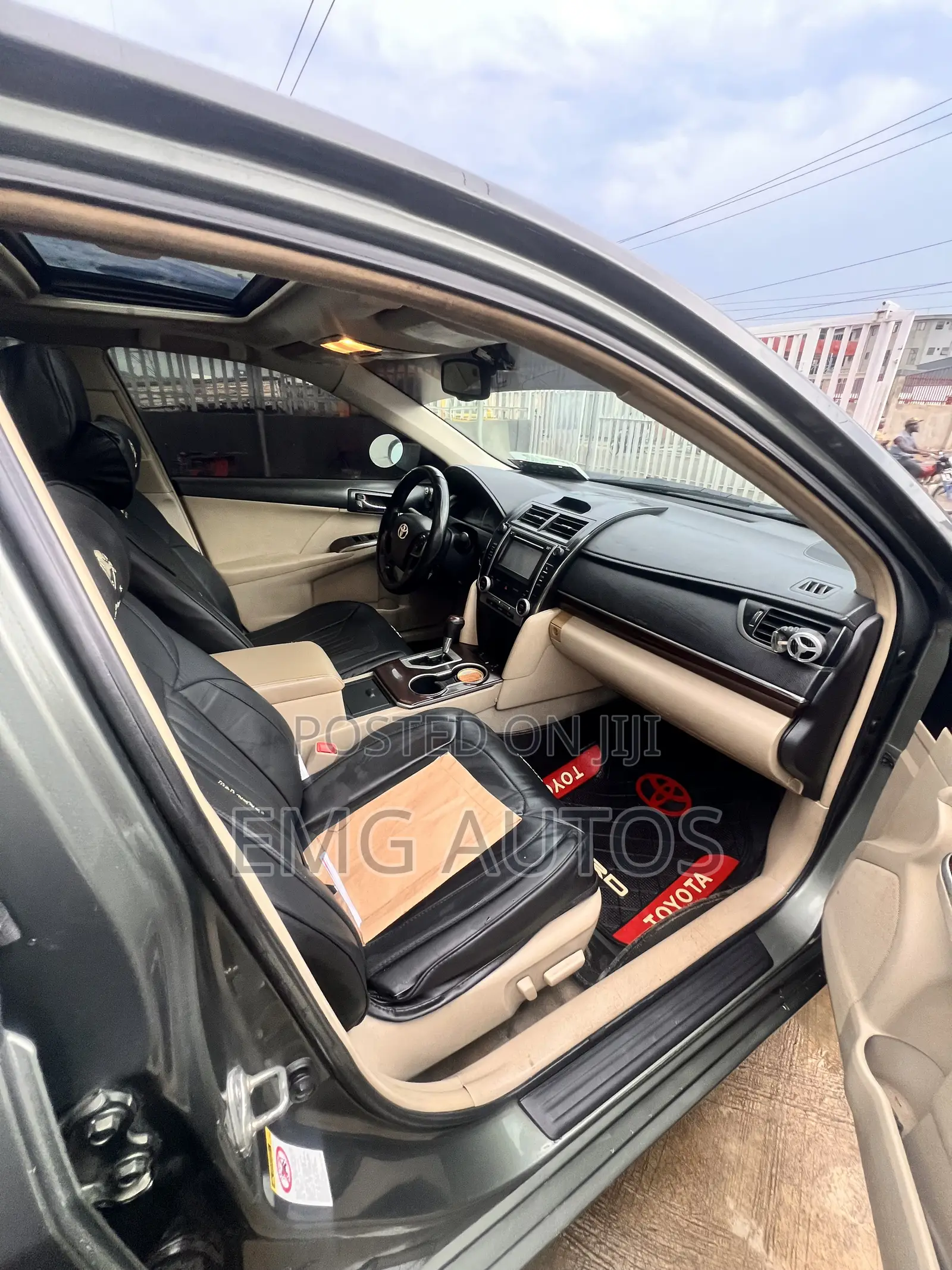Toyota Camry XLE V6 4dr Sedan (3.5L 6cyl 6A) 2013