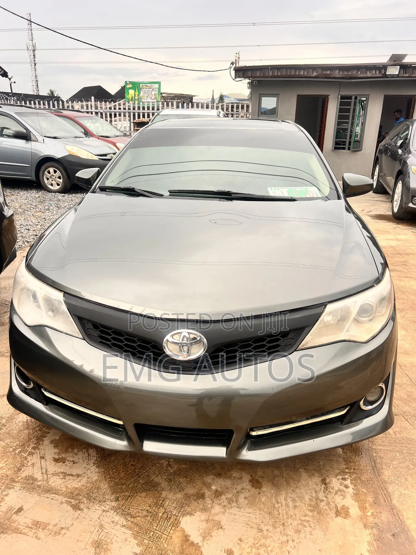 Toyota Camry XLE V6 4dr Sedan (3.5L 6cyl 6A) 2013