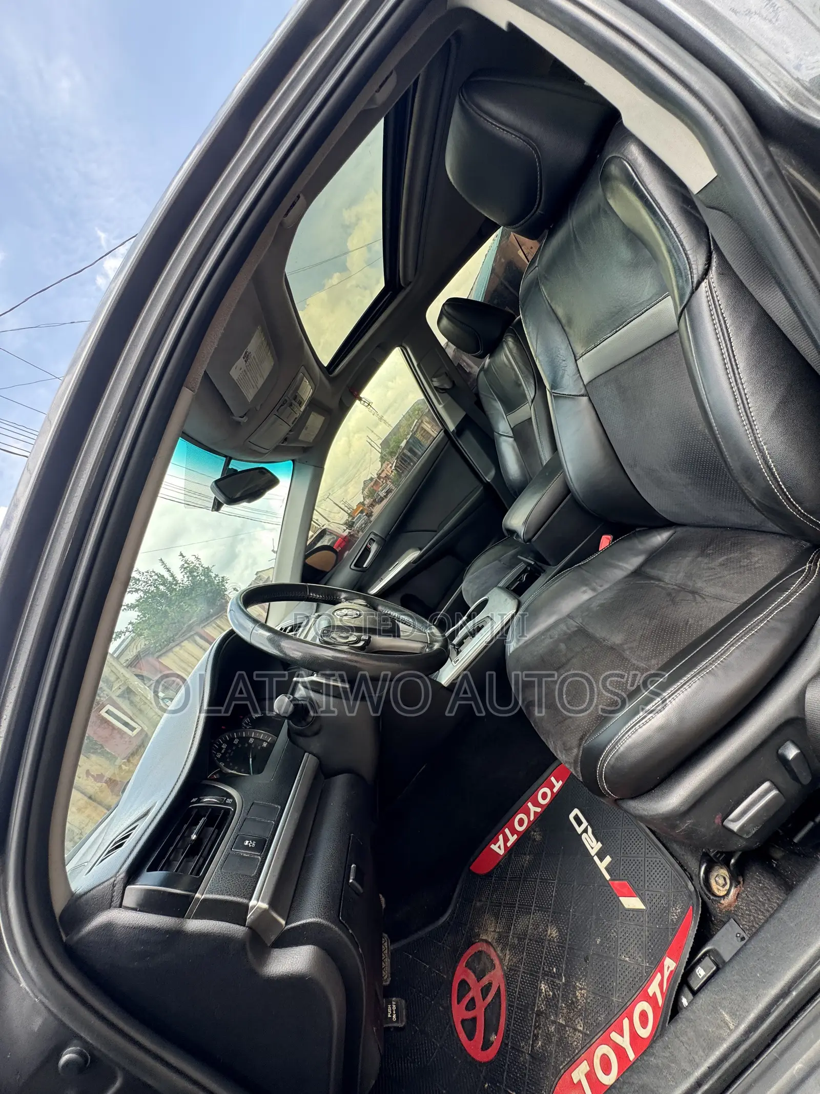 Toyota Camry SE V6 4dr Sedan (3.5L 6cyl 6A) 2012 Gray