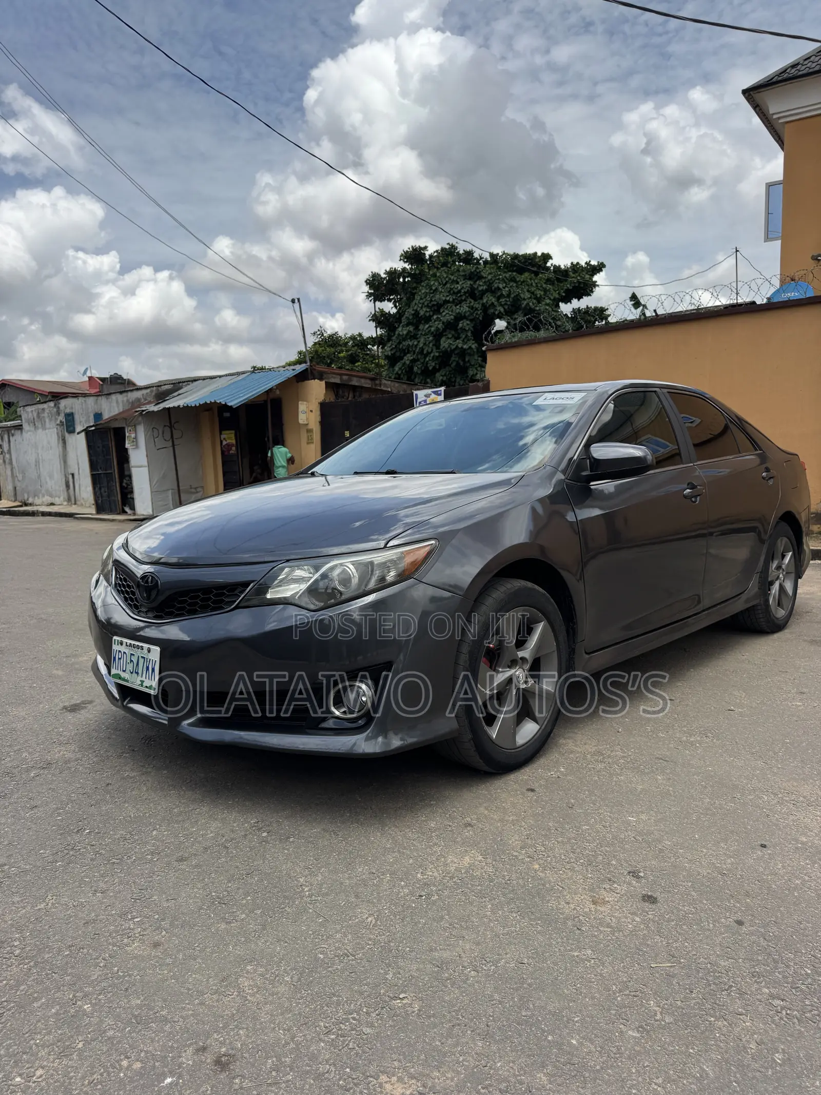 Toyota Camry SE V6 4dr Sedan (3.5L 6cyl 6A) 2012 Gray