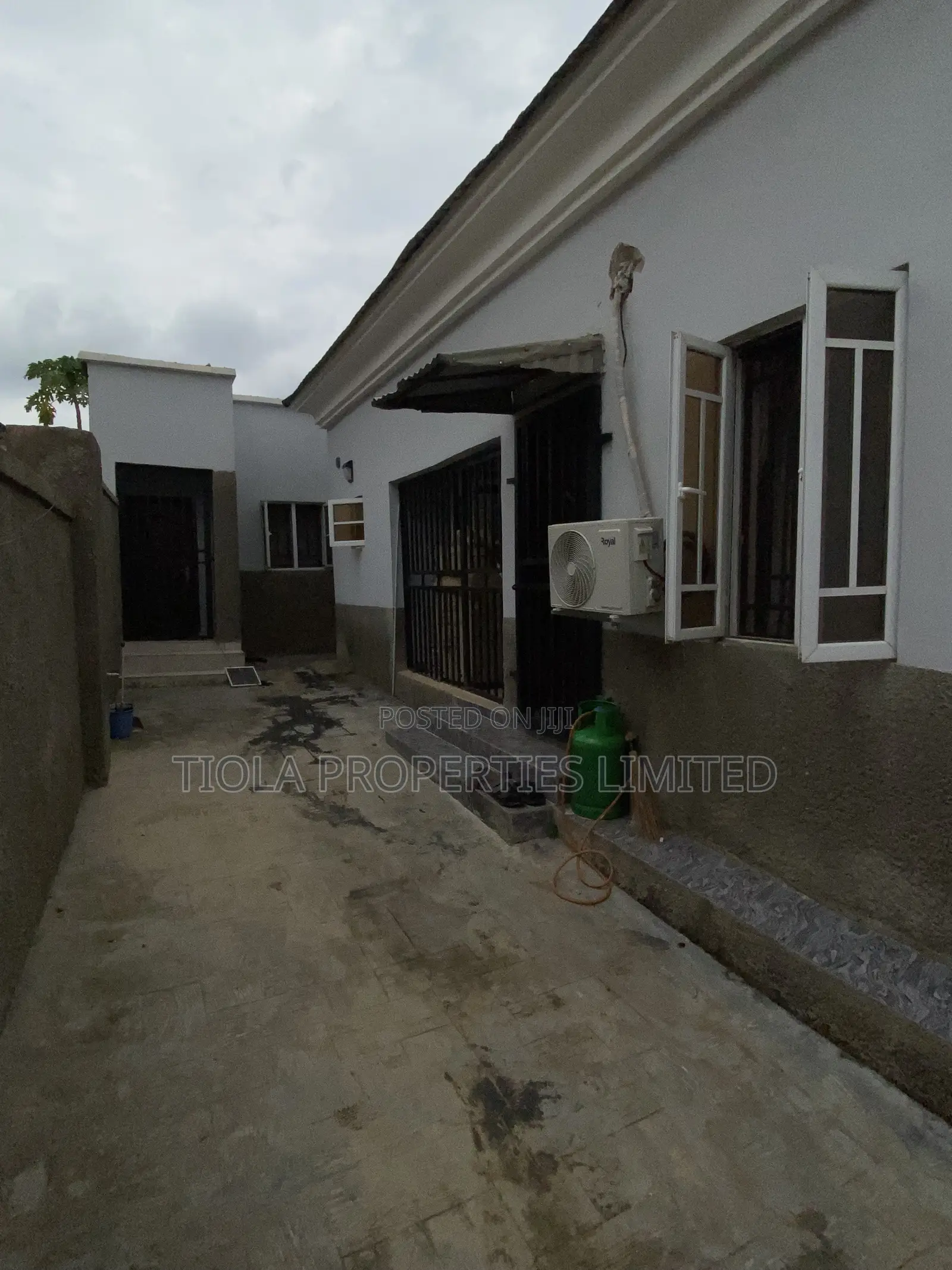 3bdrm Bungalow in Kanma Estate Phase 2, Sabon Lugbe for sale