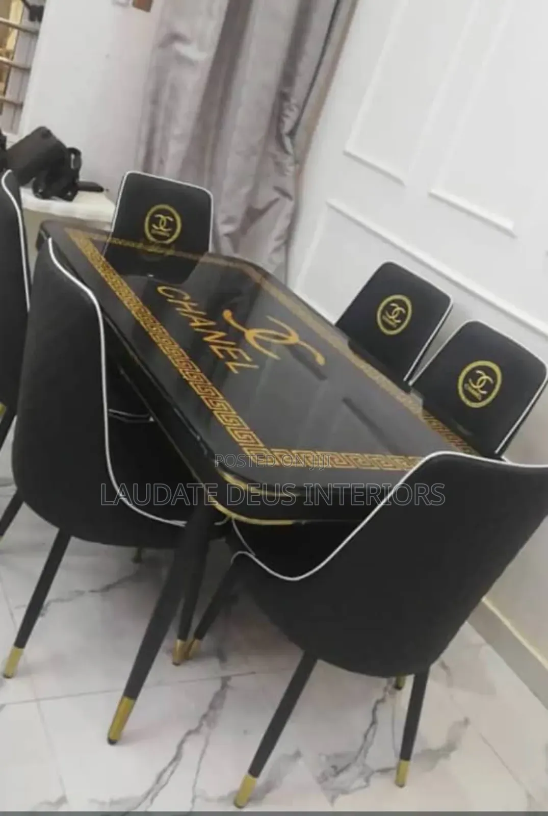 Contemporary 6 Seaters Marble Top Dining Table