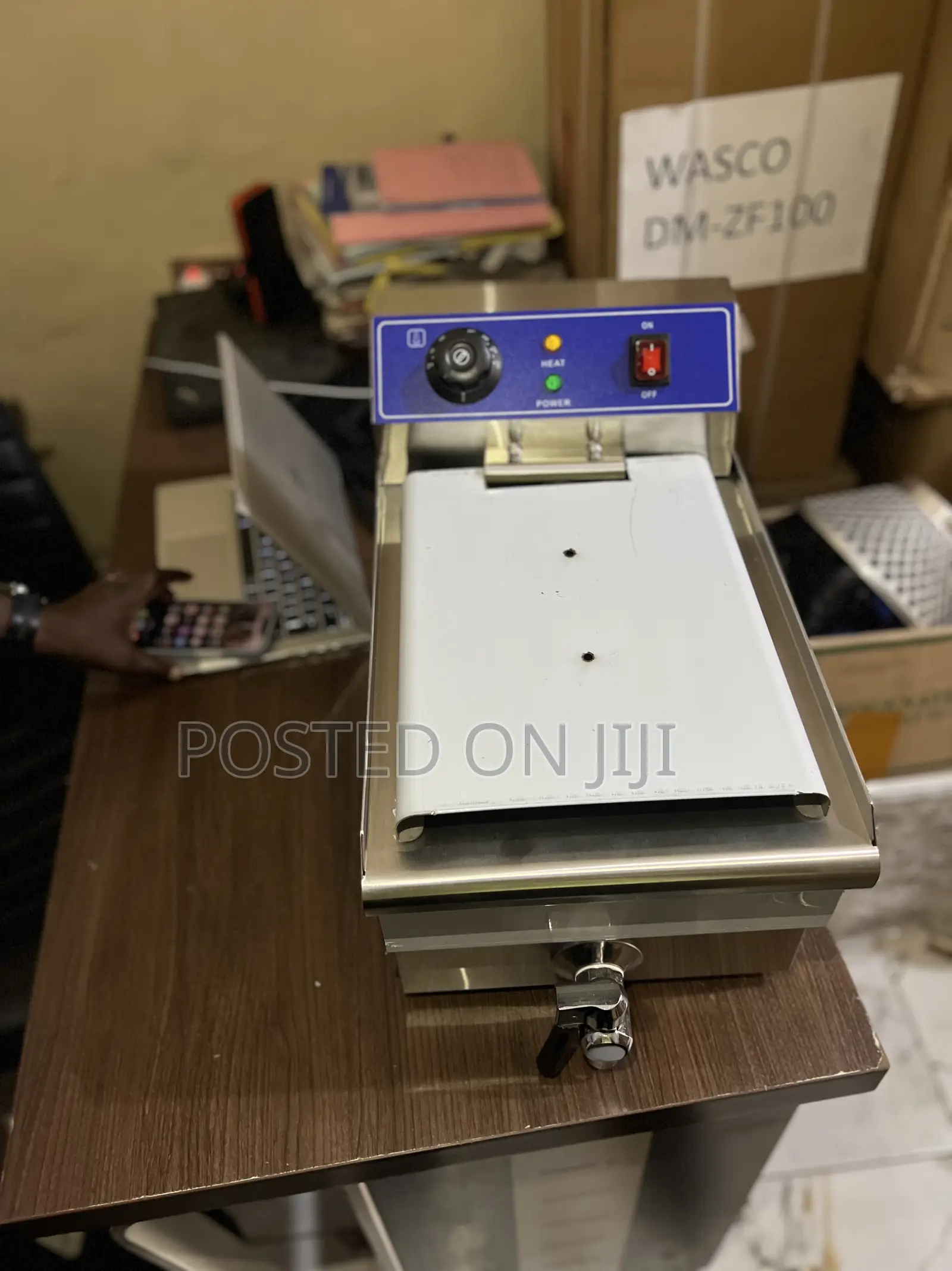 Heavy-Duty Single Tank Electric Fryer With Tap