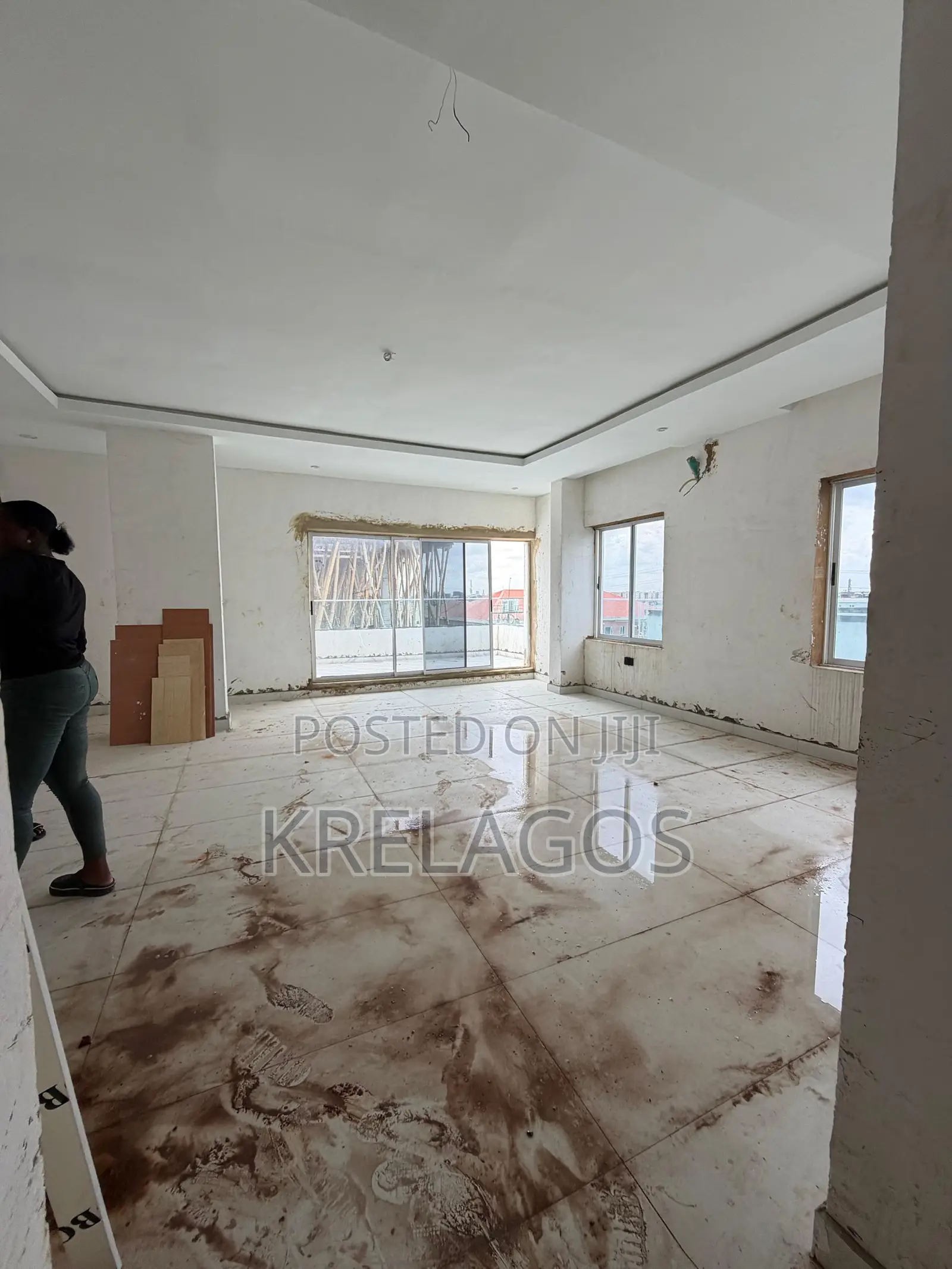 3bdrm Penthouse in Ikate for sale