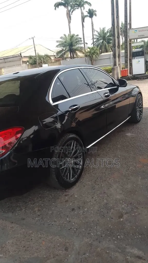 Mercedes-Benz C300 2018 Black