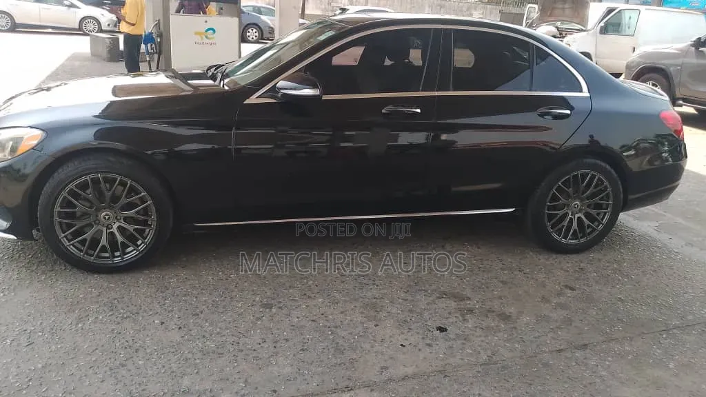 Mercedes-Benz C300 2018 Black