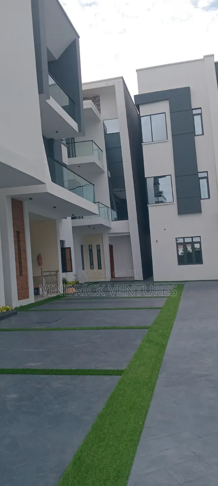 3bdrm Apartment in Lekki Scheme2 Phase for rent