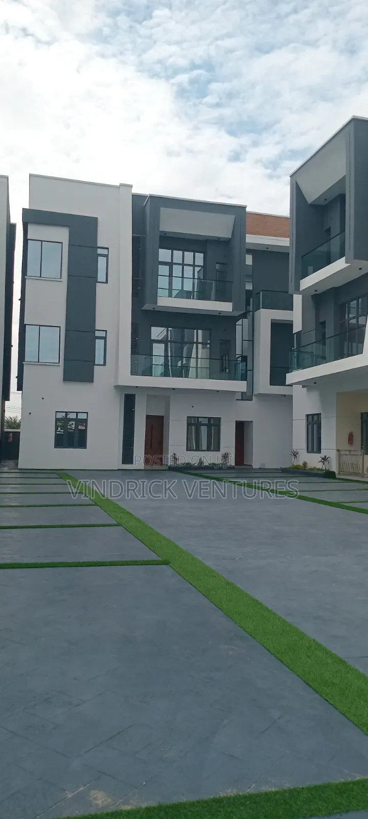 3bdrm Apartment in Lekki Scheme2 Phase for rent