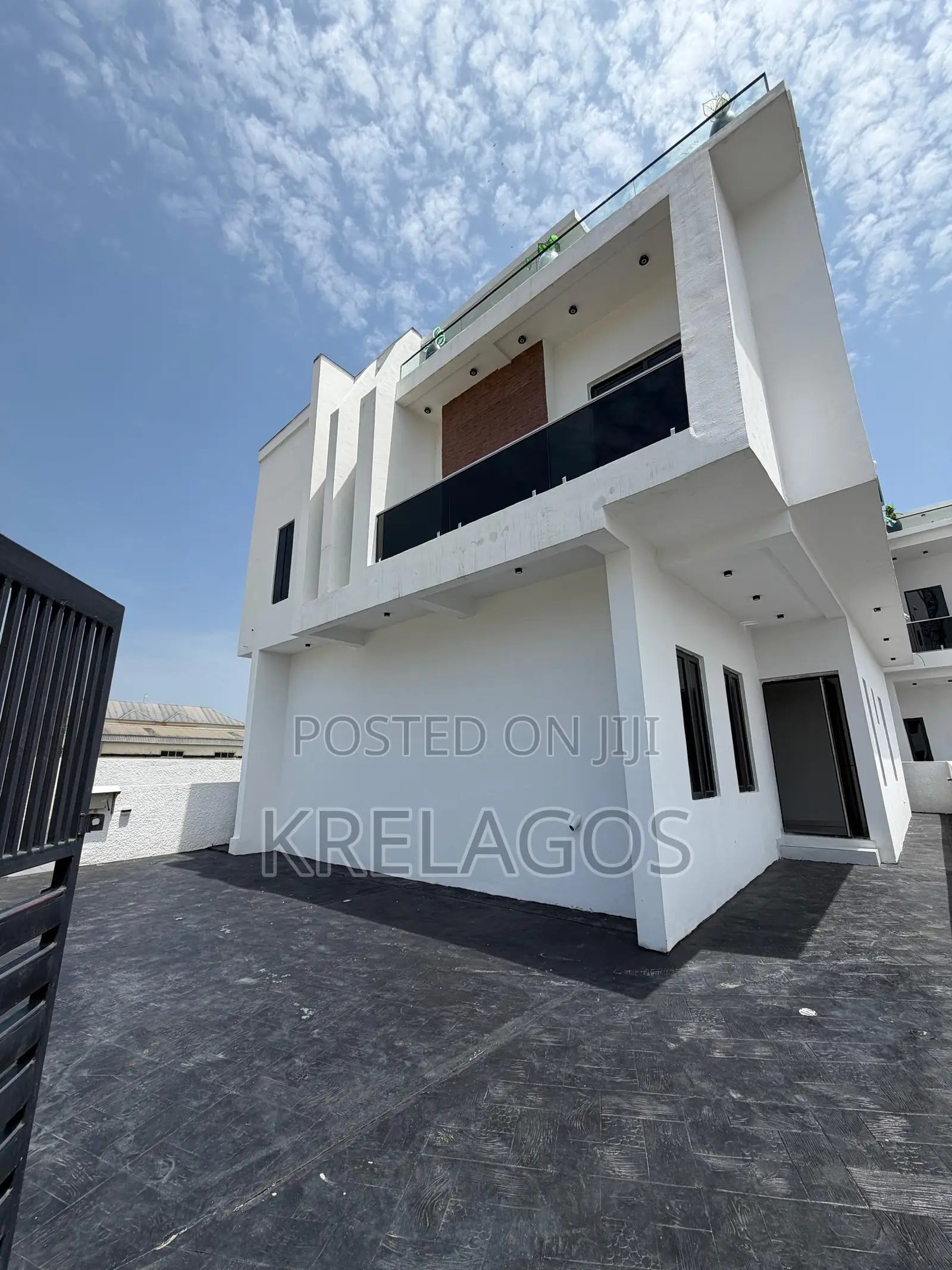 5bdrm Duplex in Sangotedo for sale