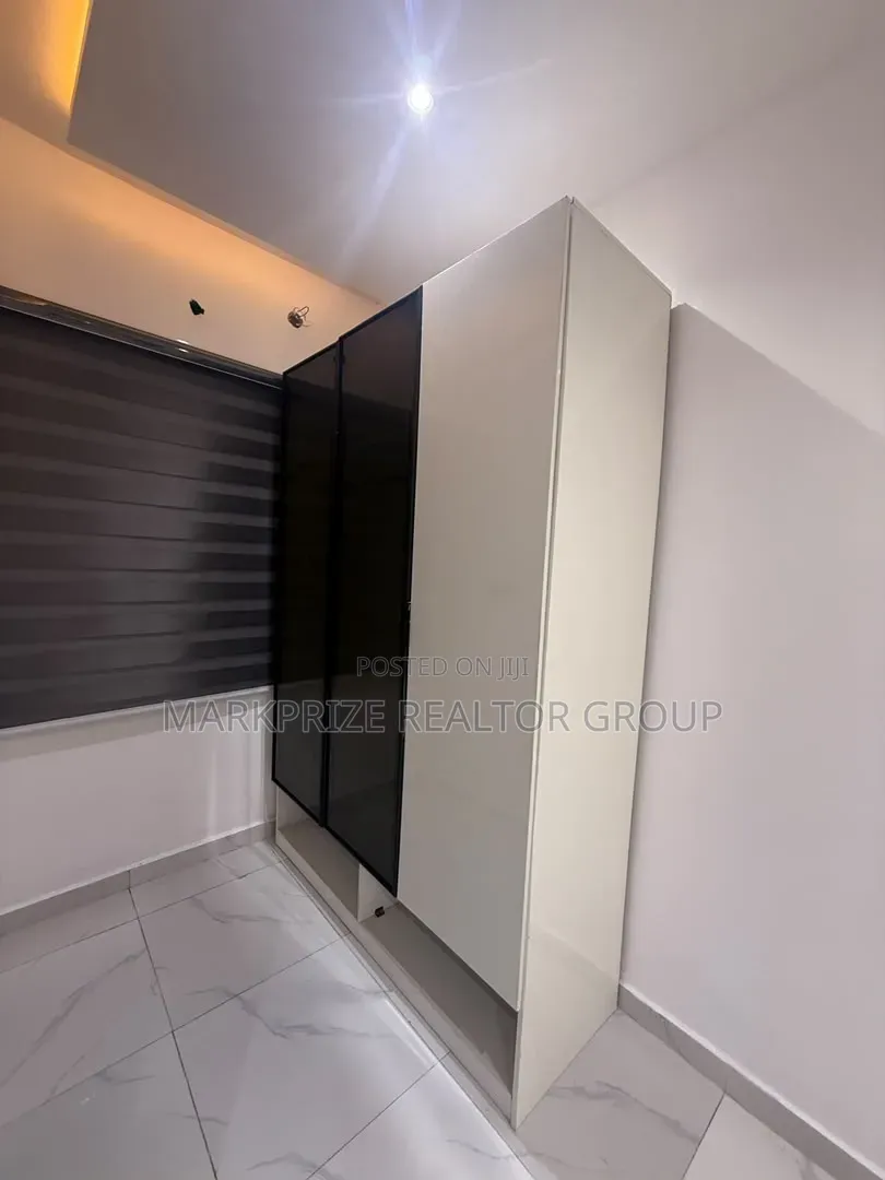 2bdrm Apartment in Lekki Phase 1 for sale
