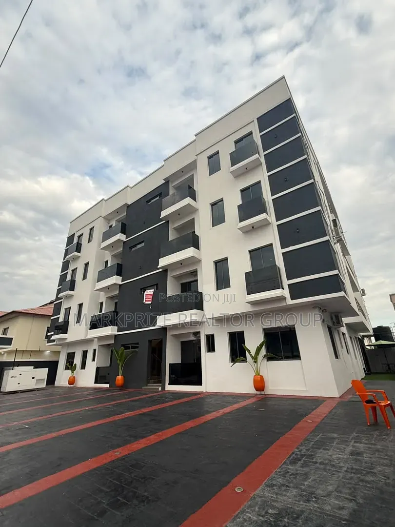 3bdrm Apartment in Lekki Phase 1 for sale