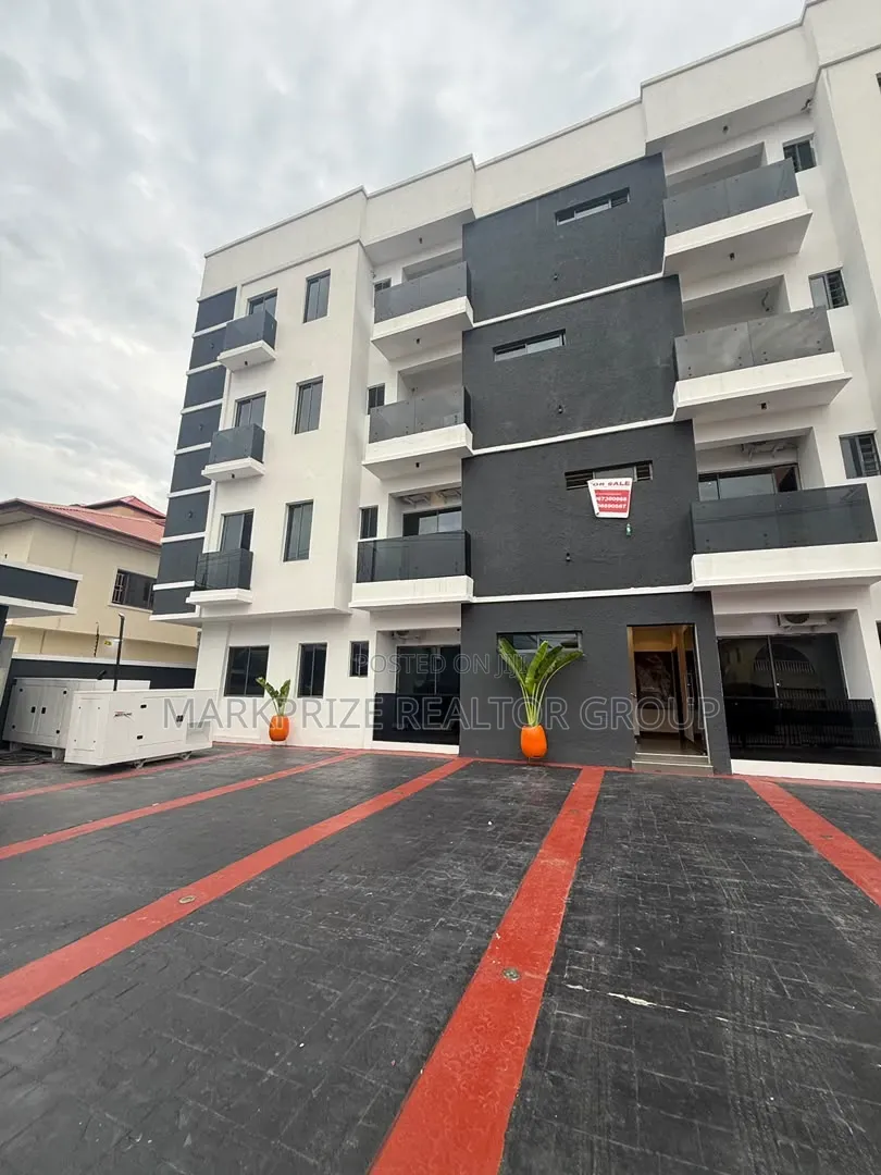 3bdrm Apartment in Lekki Phase 1 for sale