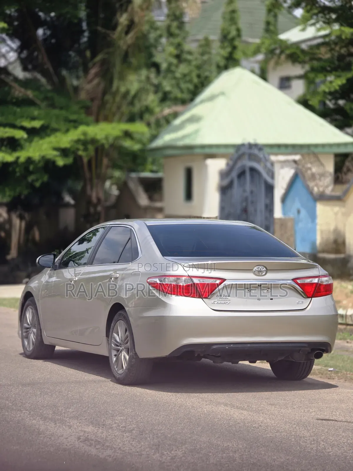 Toyota Camry 2015 Gold