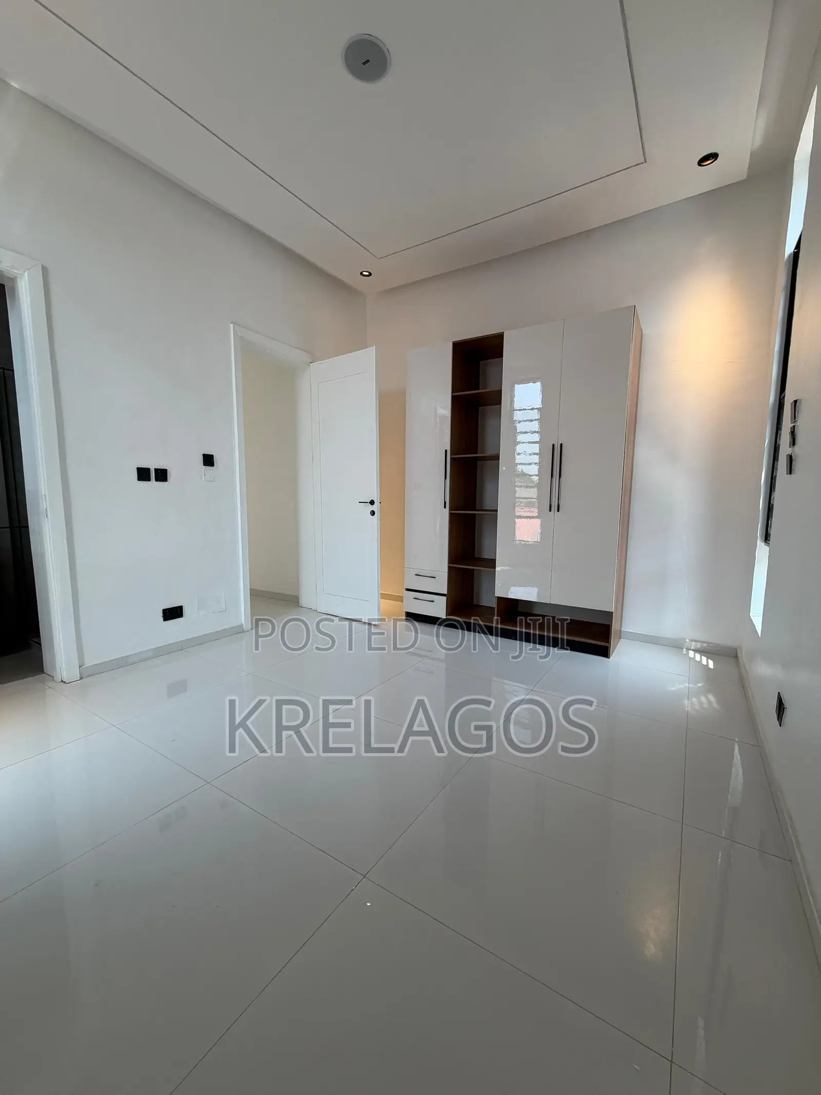 5bdrm Duplex in Sangotedo for sale