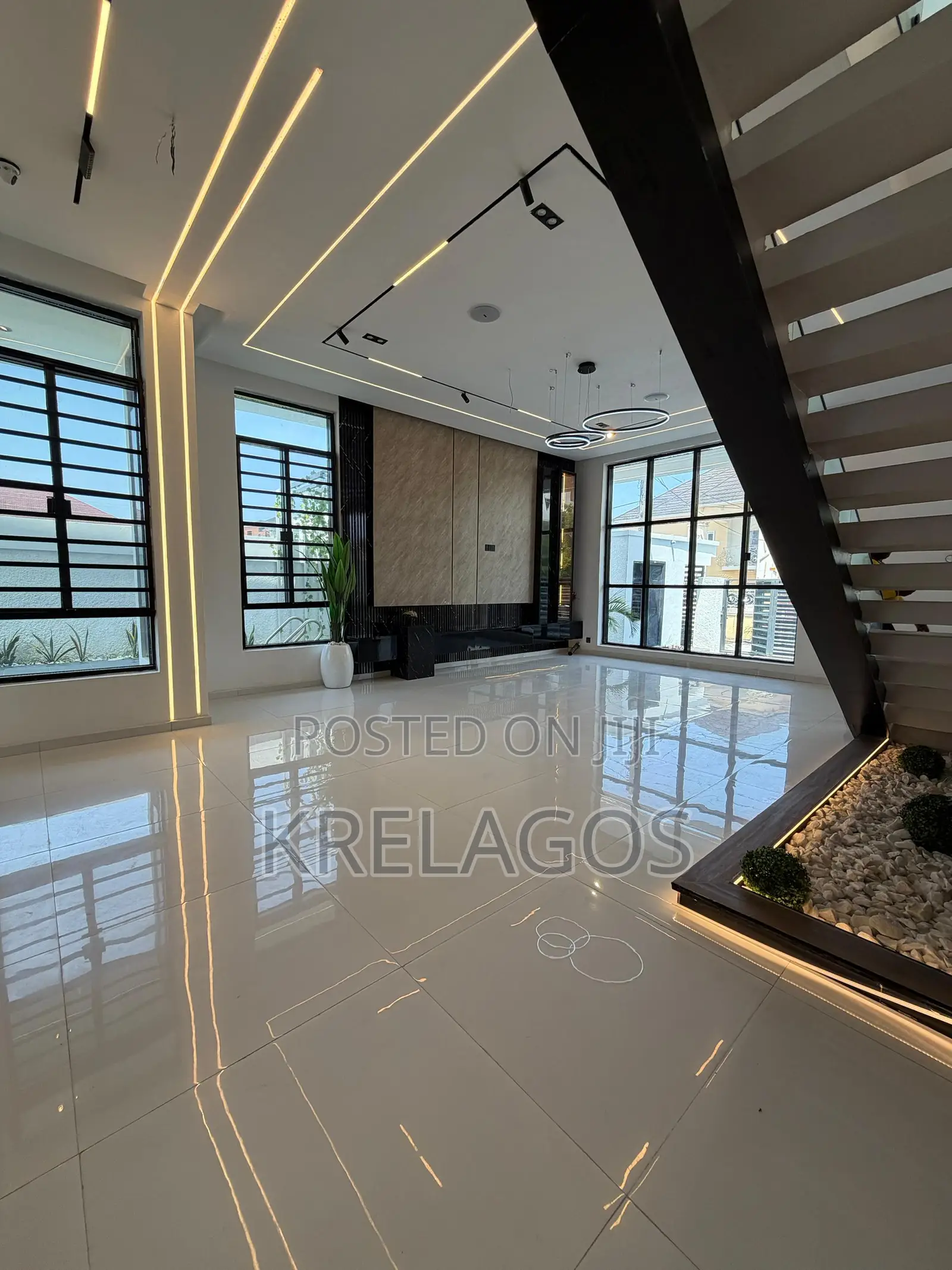 5bdrm Duplex in Sangotedo for sale