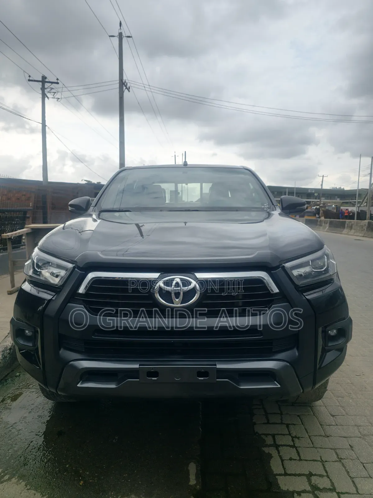 New Toyota Hilux 2021 Black