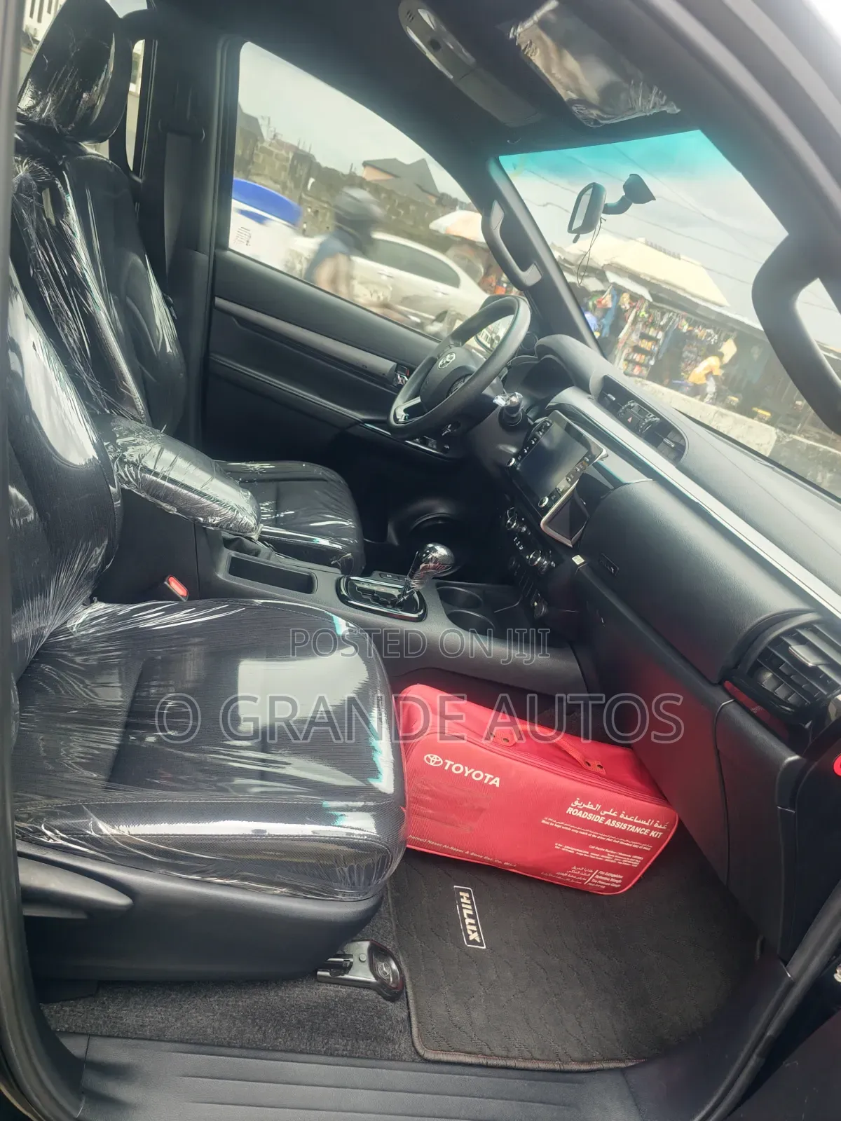 New Toyota Hilux 2021 Black