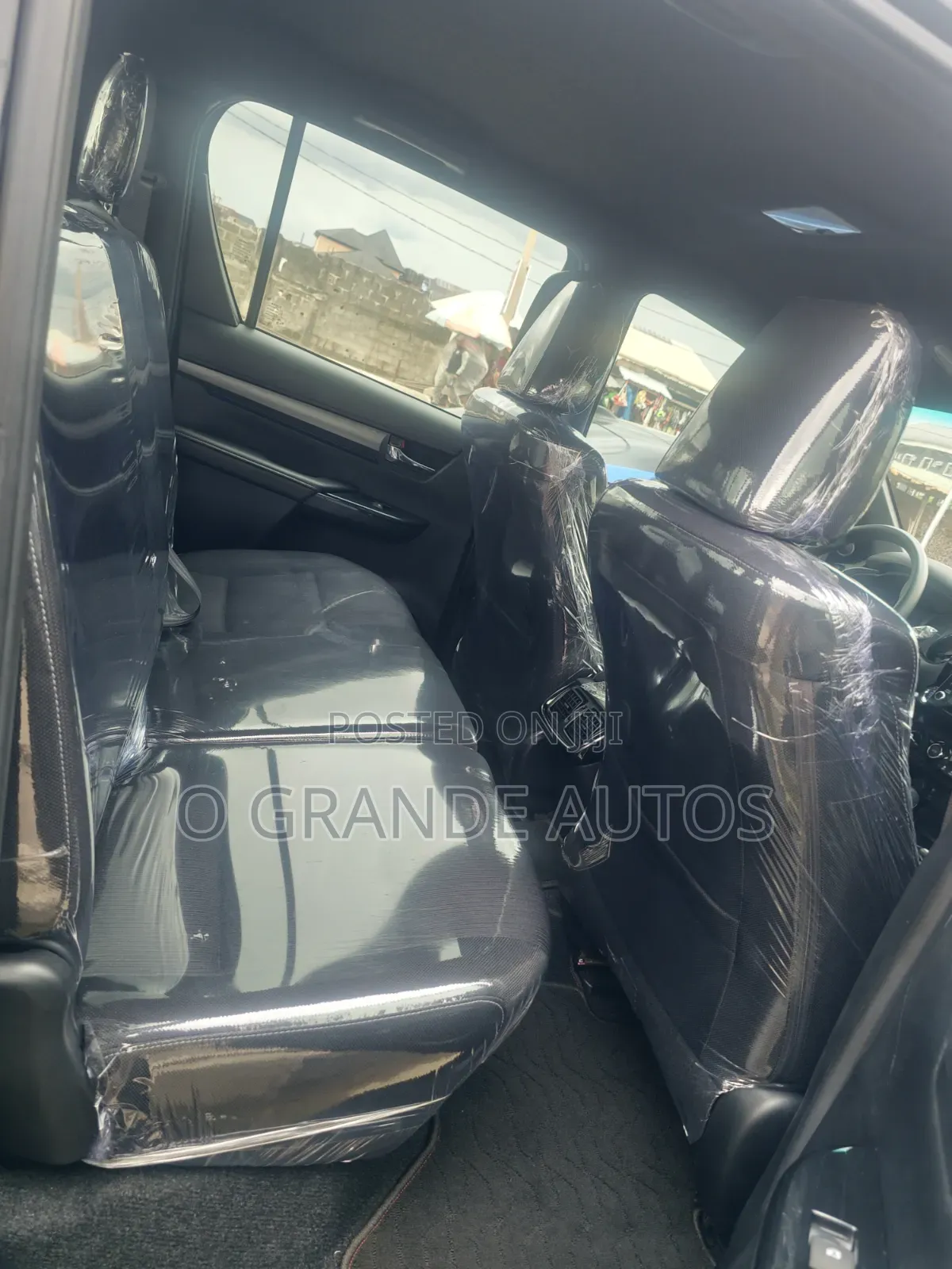 New Toyota Hilux 2021 Black