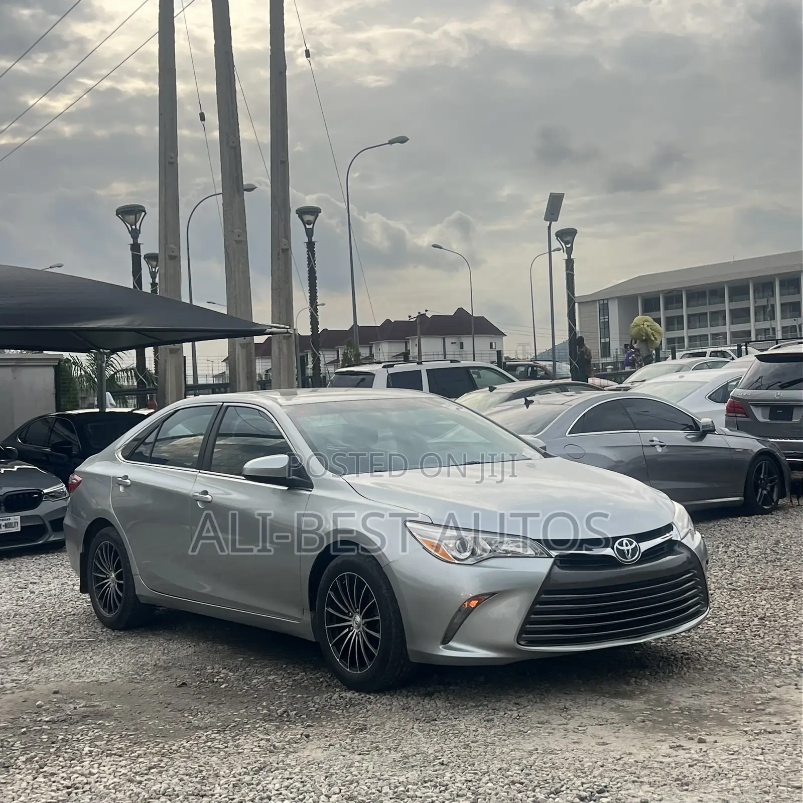 Toyota Camry XLE 4dr Sedan (2.5L 4cyl 6A) 2016 White
