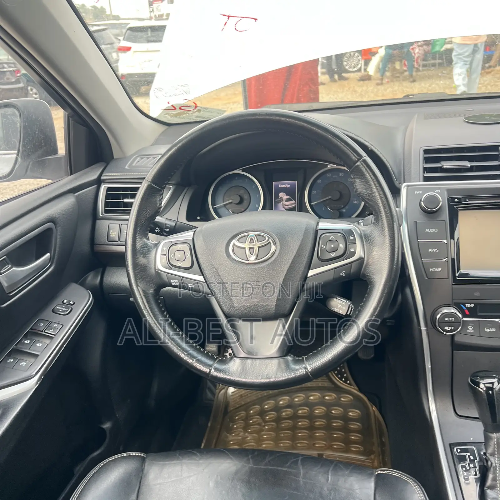 Toyota Camry XLE 4dr Sedan (2.5L 4cyl 6A) 2016 White