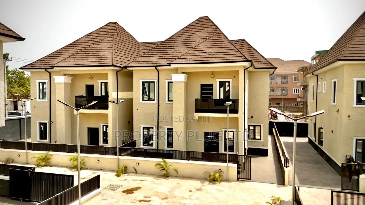 4bdrm Duplex in Gaduwa for sale
