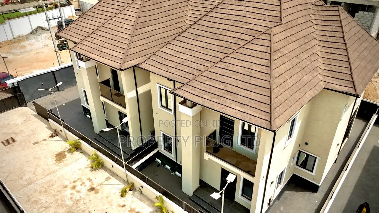 4bdrm Duplex in Gaduwa for sale