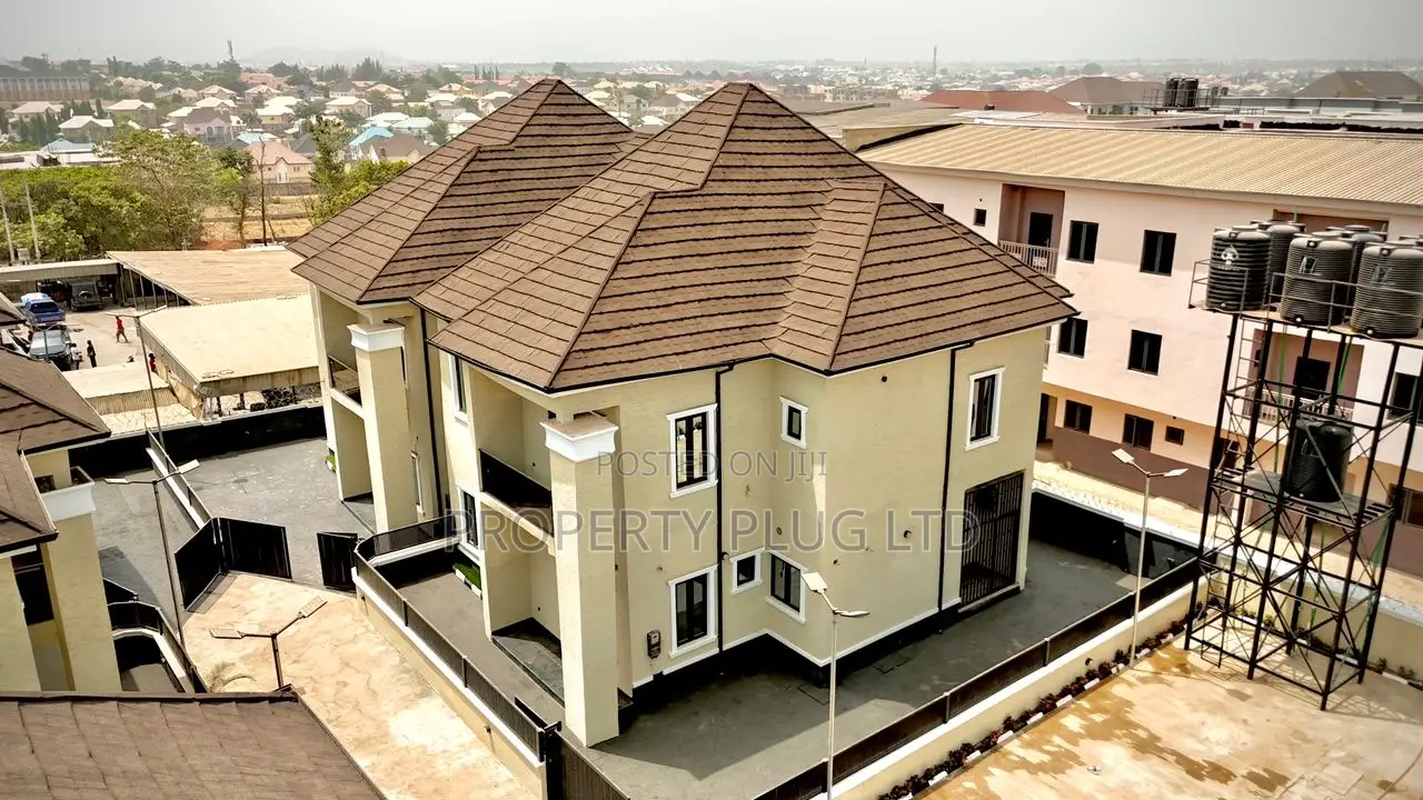 4bdrm Duplex in Gaduwa for sale