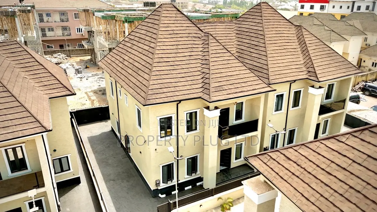 4bdrm Duplex in Gaduwa for sale