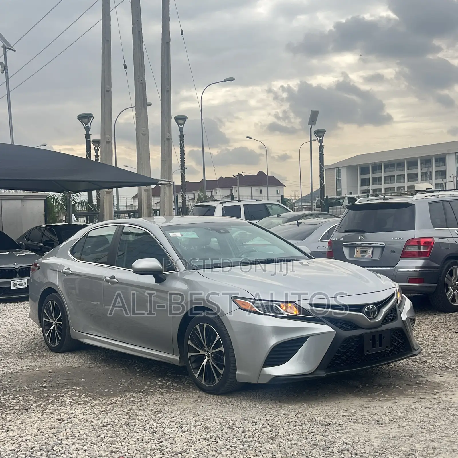 Toyota Camry SE FWD (2.5L 4cyl 8AM) 2018 Silver