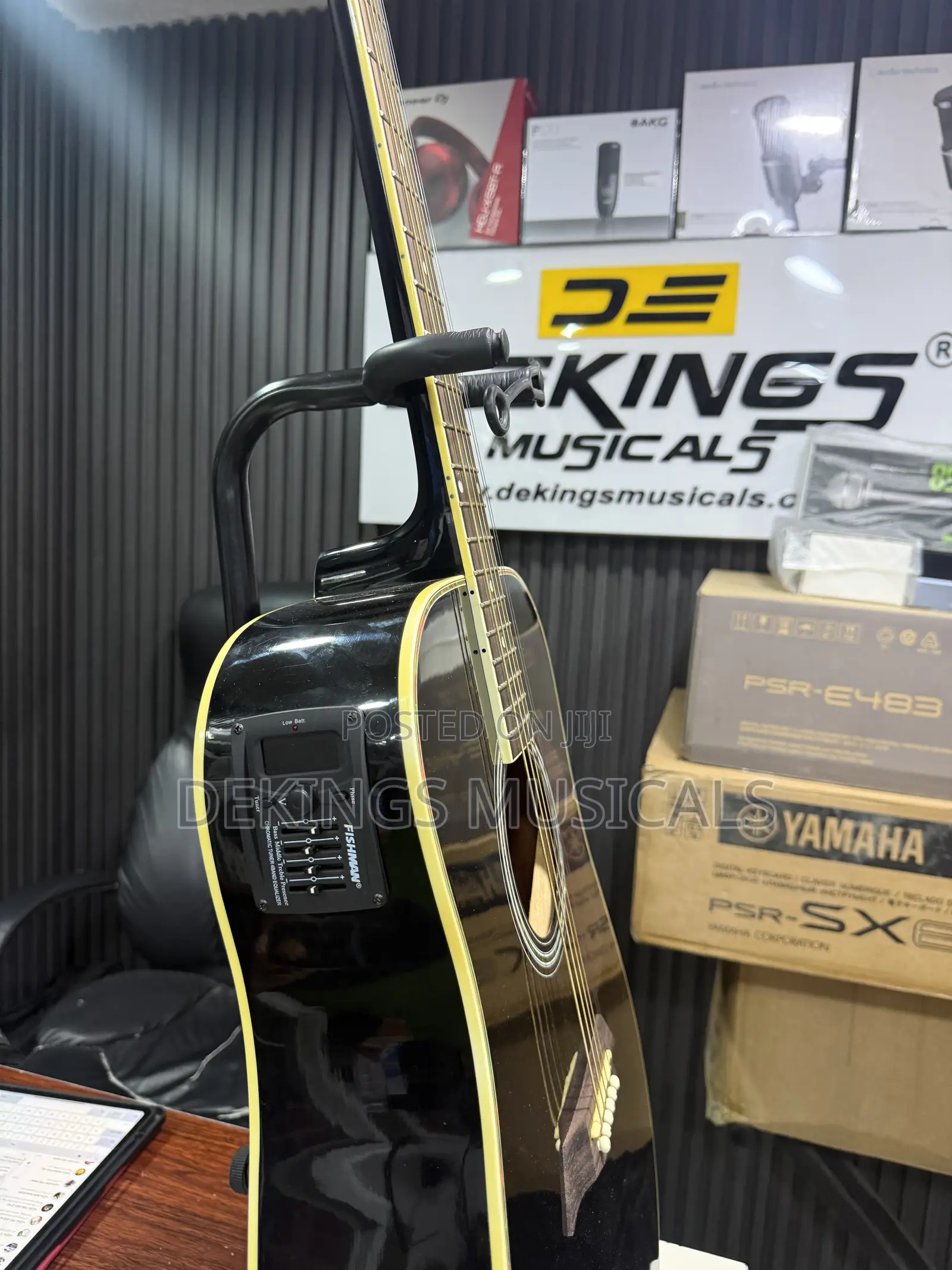 Dame Semi-Acoustic Guitar With Active Pickup