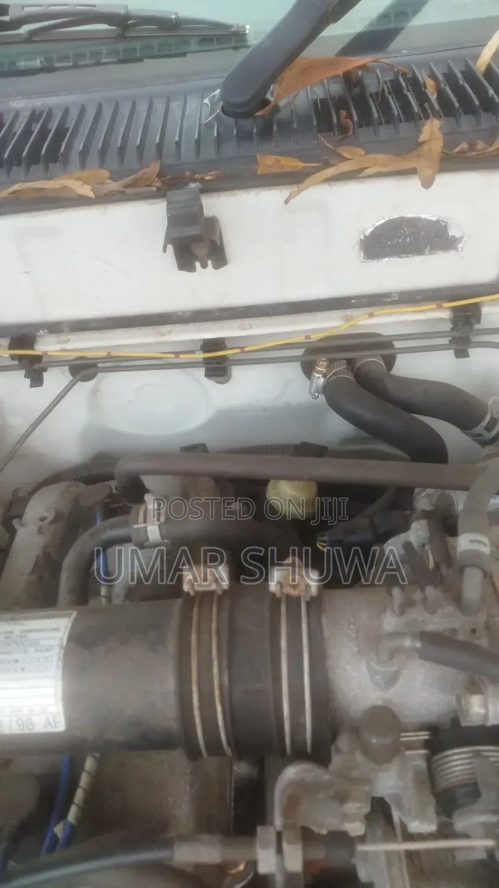 Toyota Hilux 1998 White