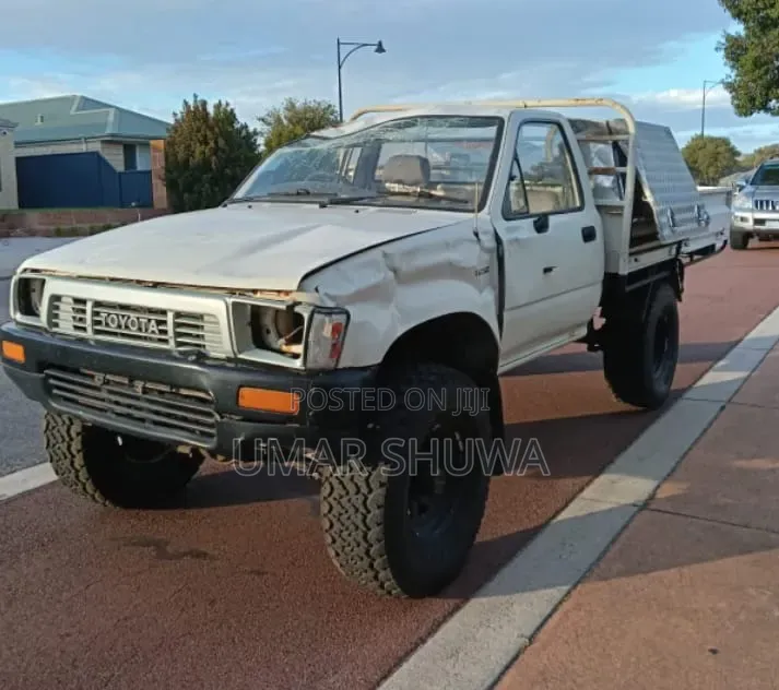 Toyota Hilux 1998 White