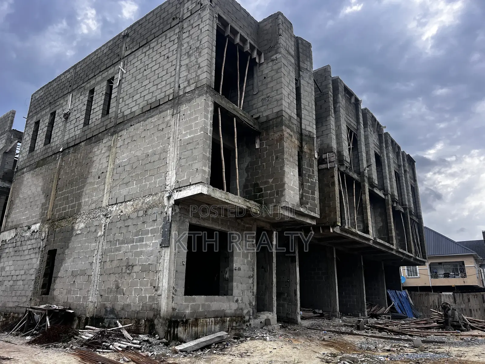 4bdrm Duplex in Heirs Residence, Off Lekki-Epe Expressway for sale