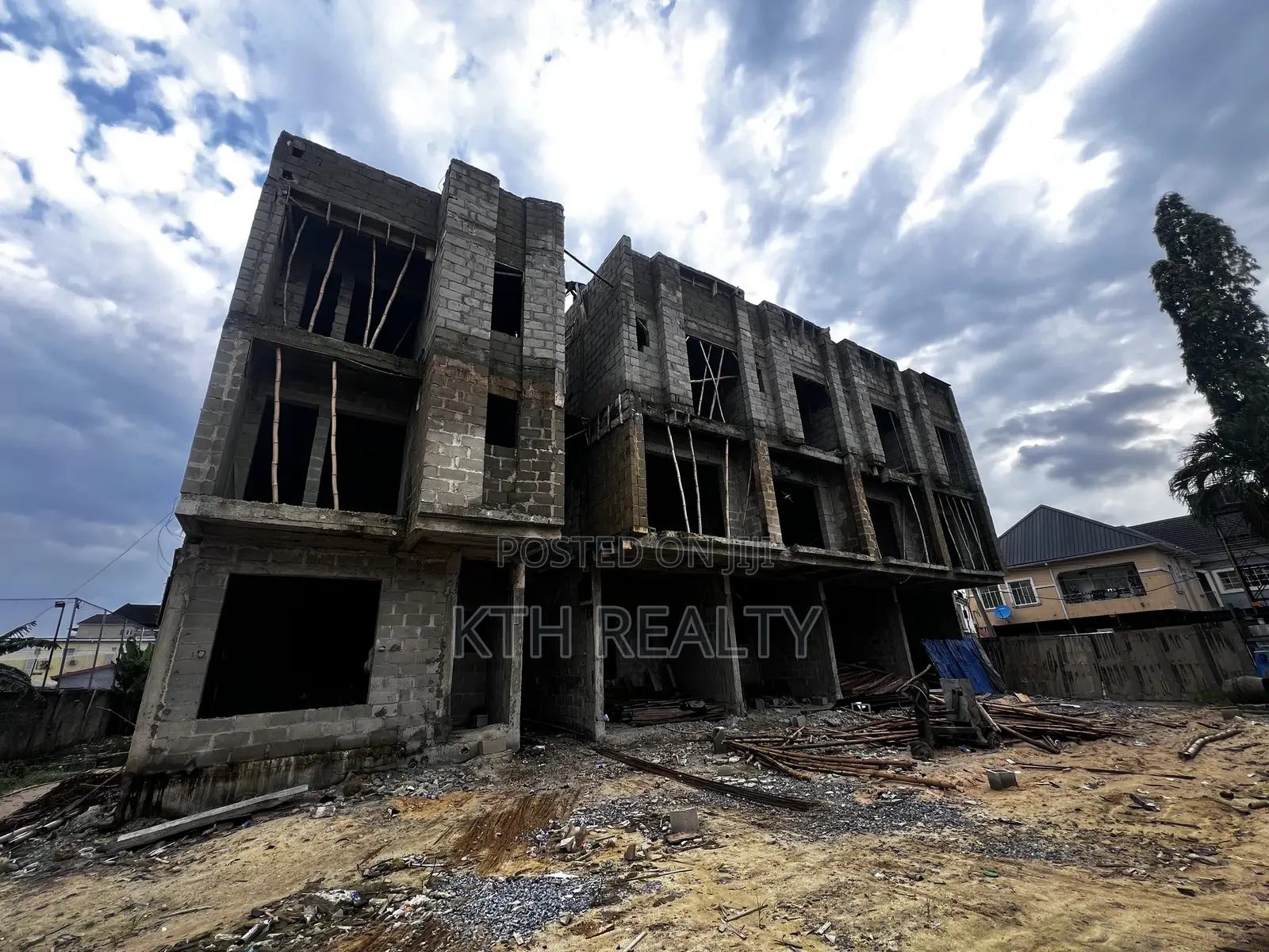4bdrm Duplex in Heirs Residence, Off Lekki-Epe Expressway for sale