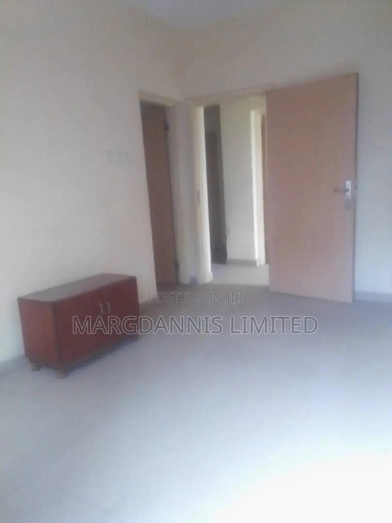 14bdrm Block of Flats in Ring Road for rent