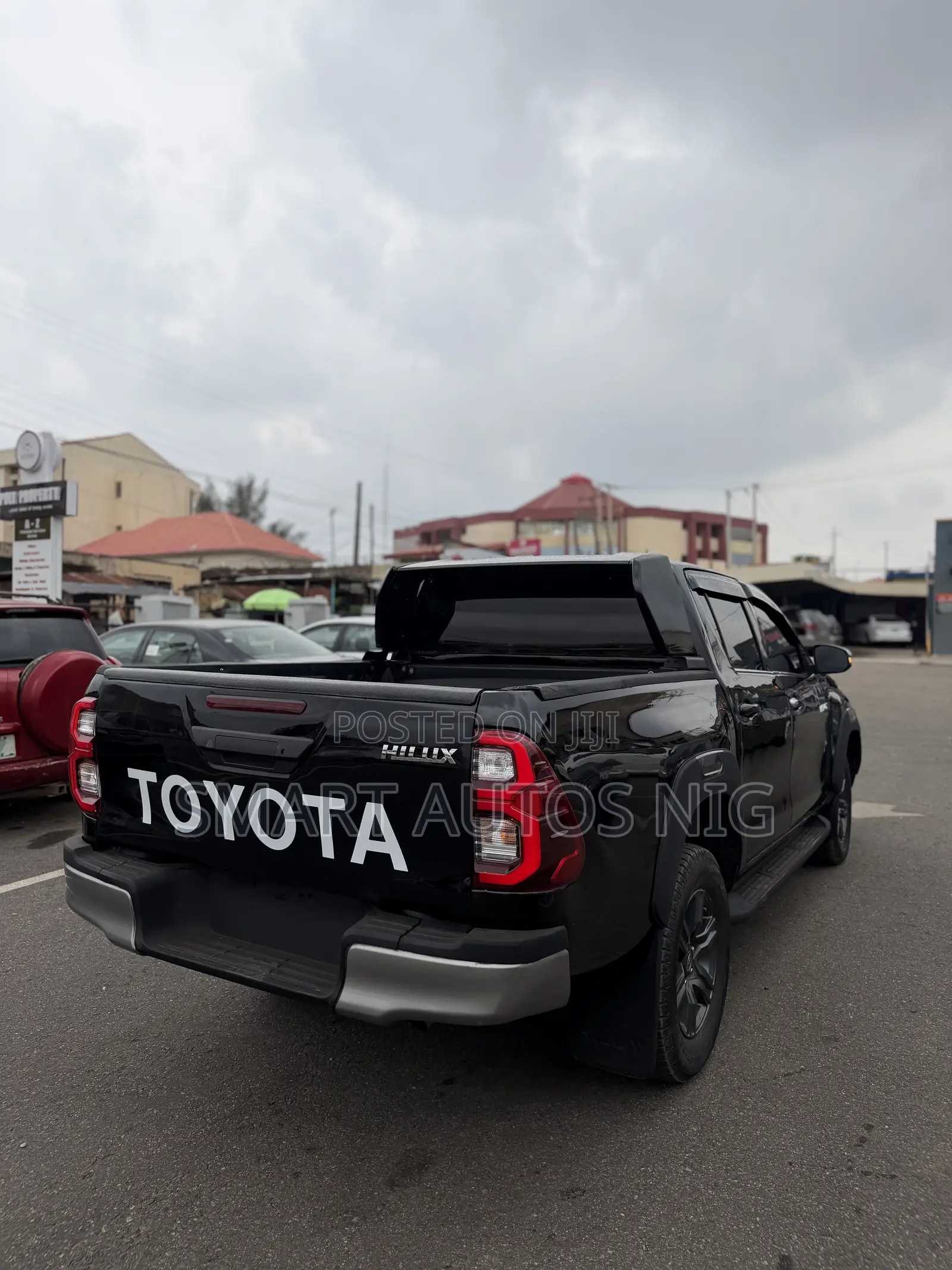 Toyota Hilux 2025 Black