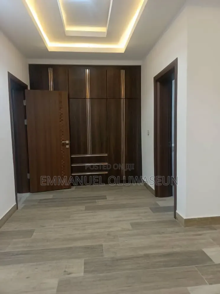 4bdrm Townhouse/Terrace in Guzape for sale