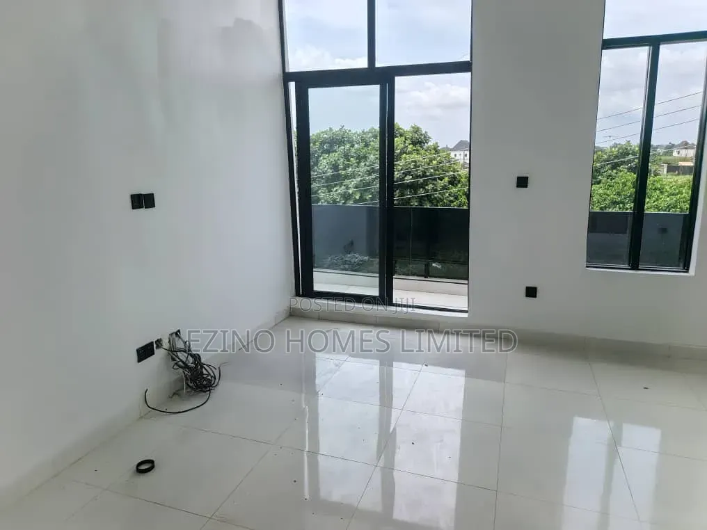 4bdrm Duplex in Walton Estate, Lekki Expressway for sale
