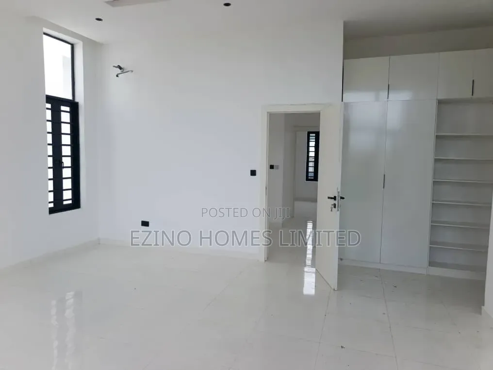 4bdrm Duplex in Walton Estate, Lekki Expressway for sale