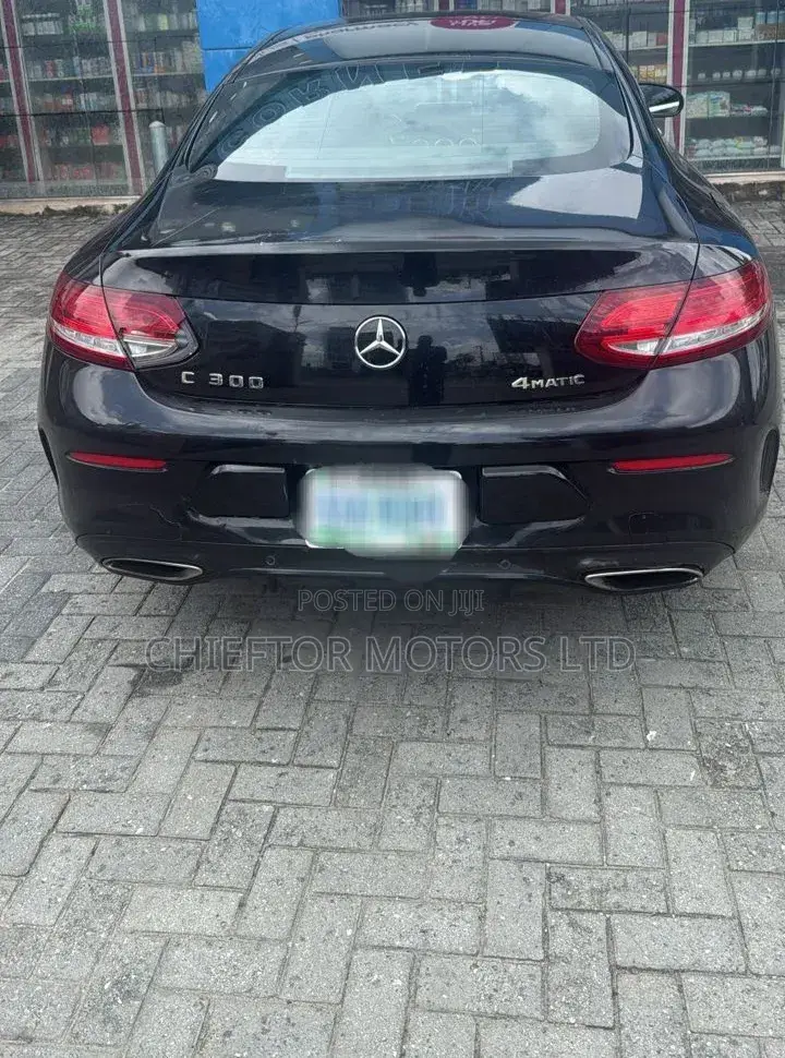 Mercedes-Benz C300 2017 Black