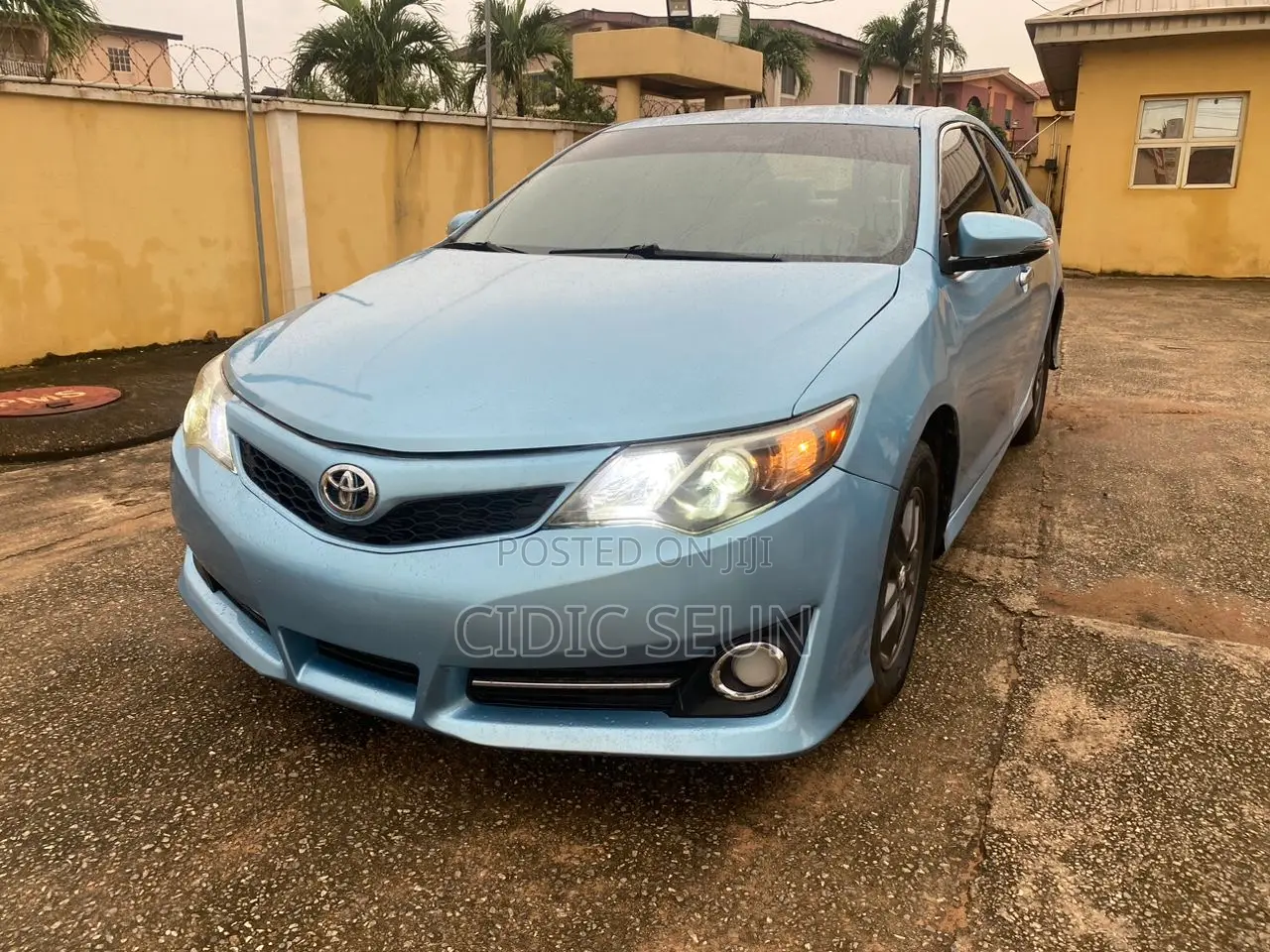 Toyota Camry SE 4dr Sedan (2.5L 4cyl 6A) 2013 Blue
