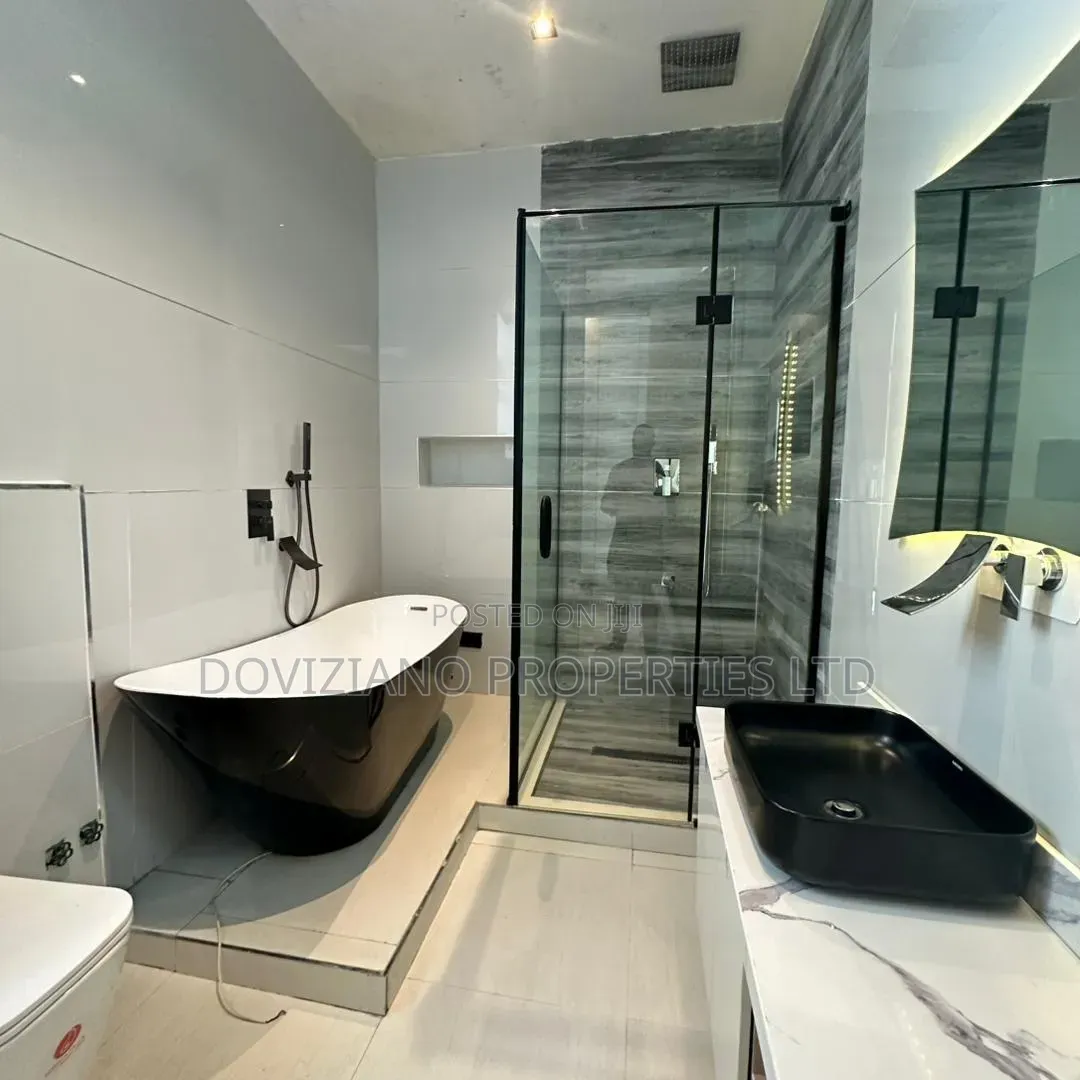 5bdrm Duplex in Lekki Phase 1 for sale