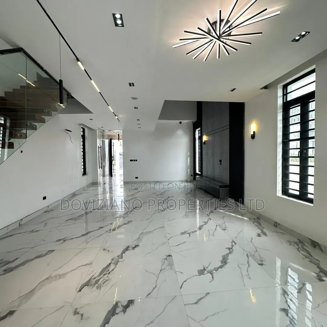 5bdrm Duplex in Lekki Phase 1 for sale