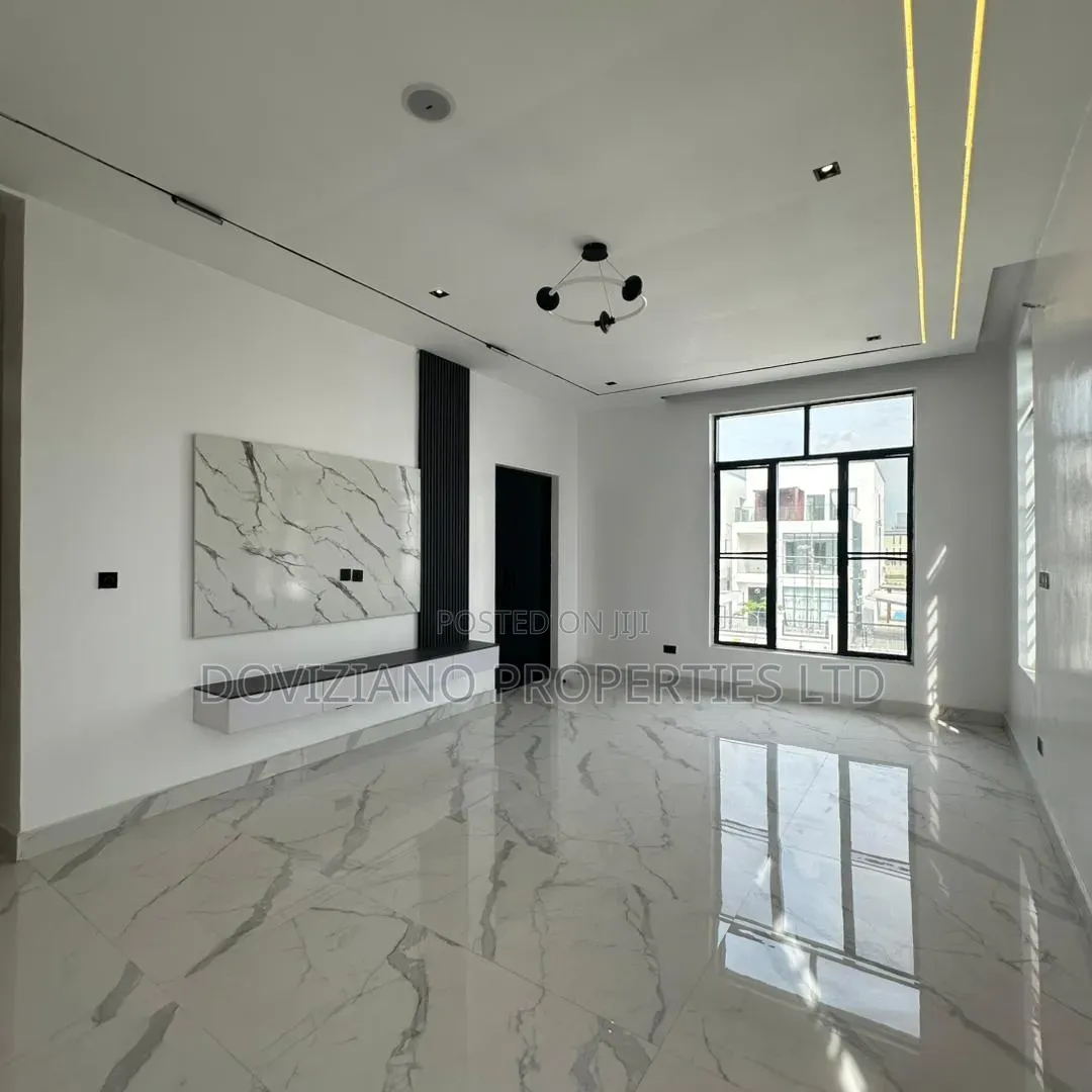 5bdrm Duplex in Lekki Phase 1 for sale